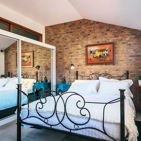 Merc Ribeira's Up Place Porto