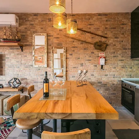 Merc Ribeira's Up Place شقة