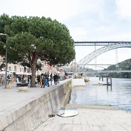 Merc Ribeira's Up Place شقة