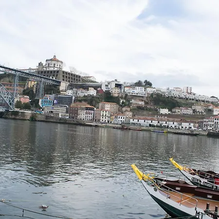 Merc Ribeira's Up Place شقة *