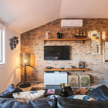 Merc Ribeira's Up Place ポルト