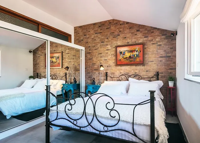 Merc Ribeira's Up Place Porto