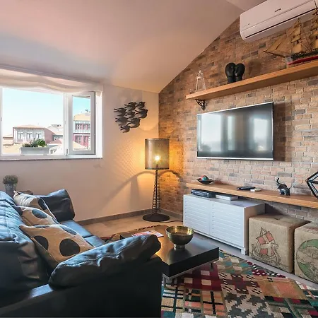 Merc Ribeira's Up Place * Oporto