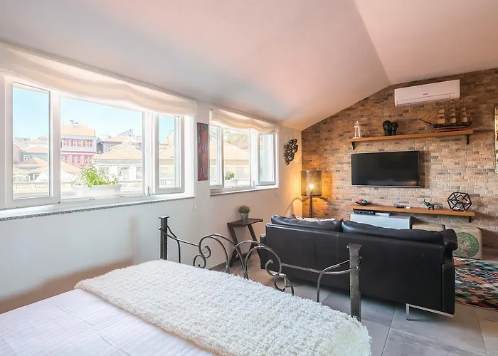 Merc Ribeira's Up Place * بورتو