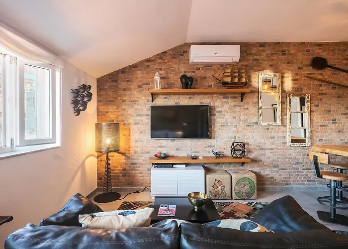 Merc Ribeira's Up Place Oporto