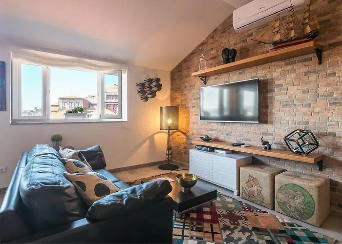 Merc Ribeira's Up Place * Oporto